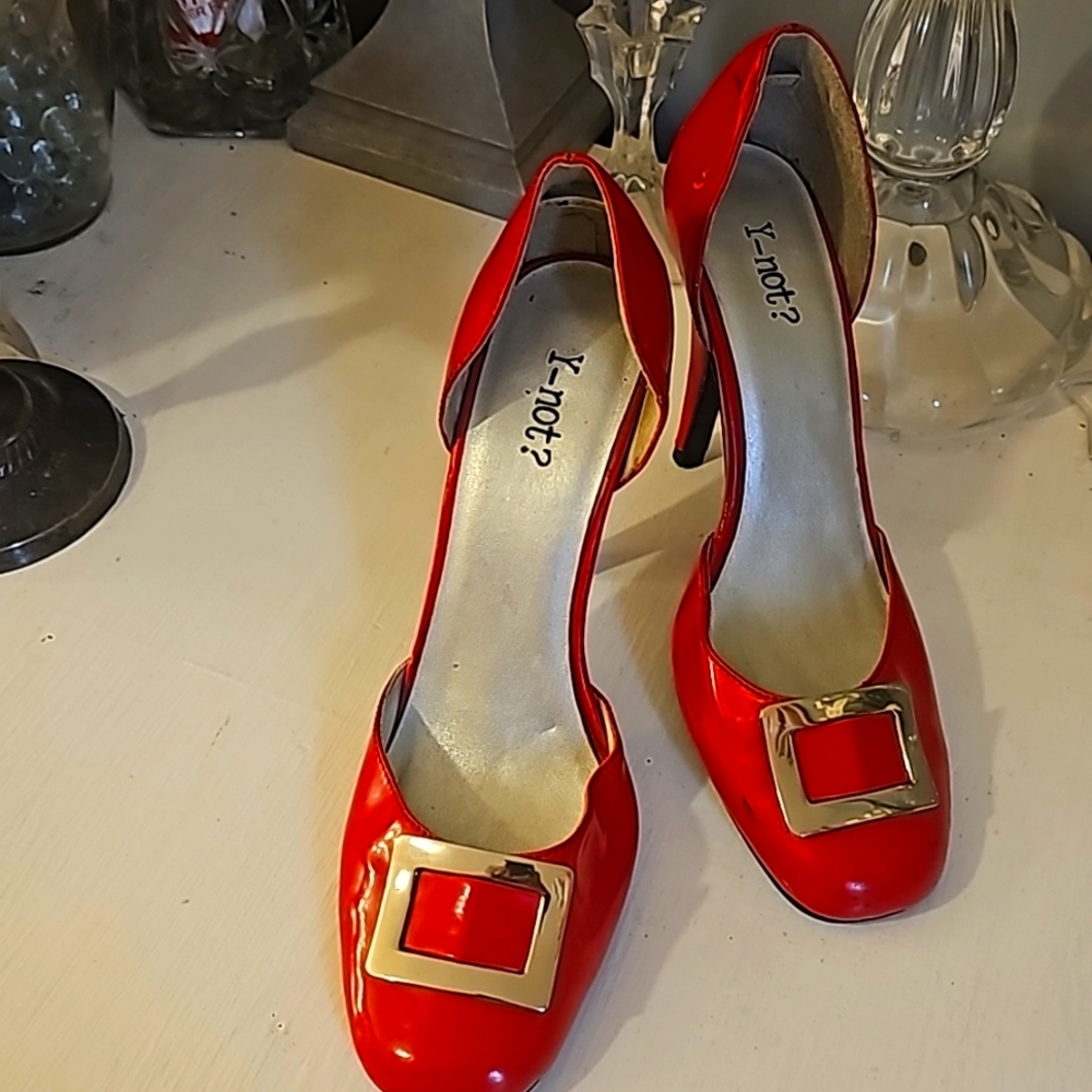 Red Patent Shoes by Y-not? Designer, Sz 8, Round Top w/Silver Buckle Attached